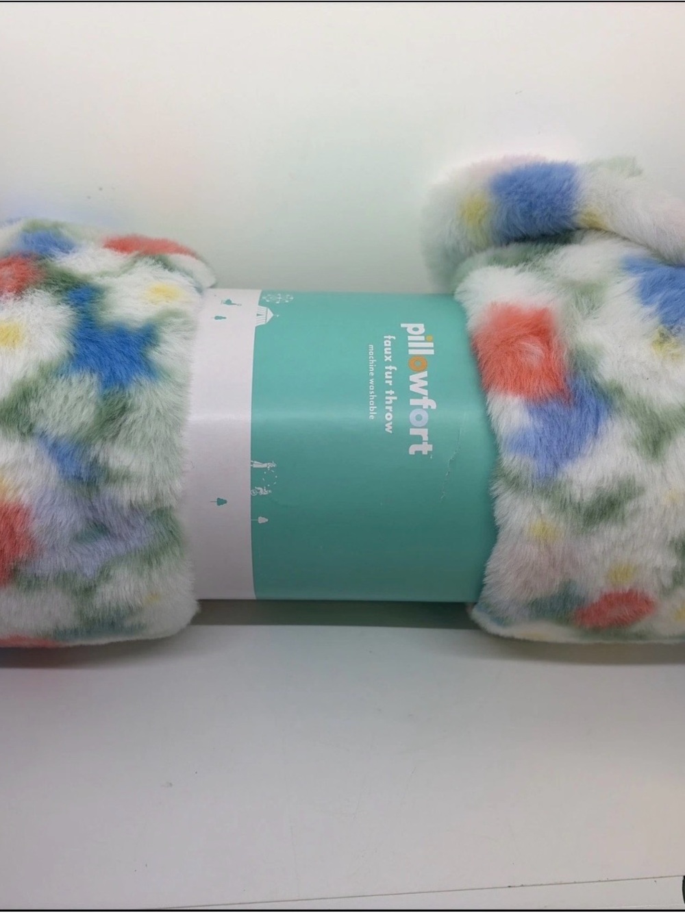 Target Floral Reversible Throw Blanket in White and Green 50x60